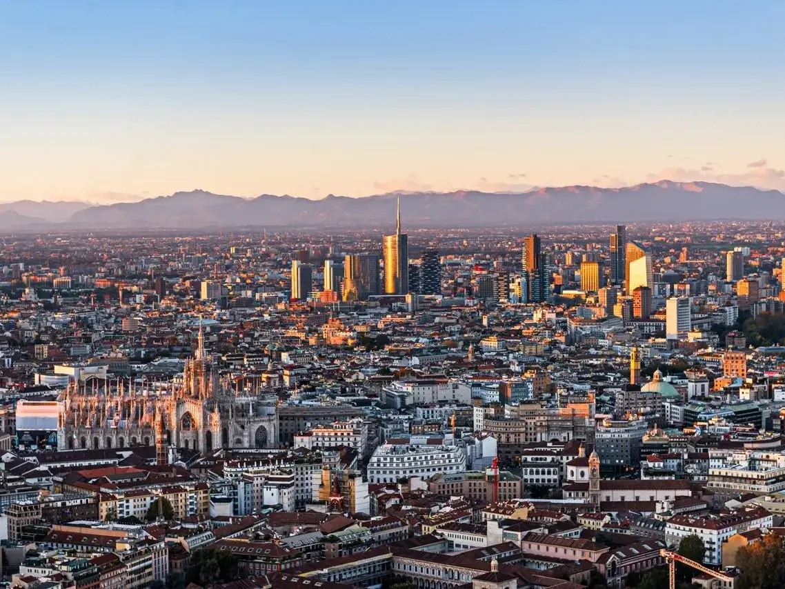A Milano crolla tutto, un mattone dopo l’altro: tra inchieste, esposti e cantieri sospetti la città traballa