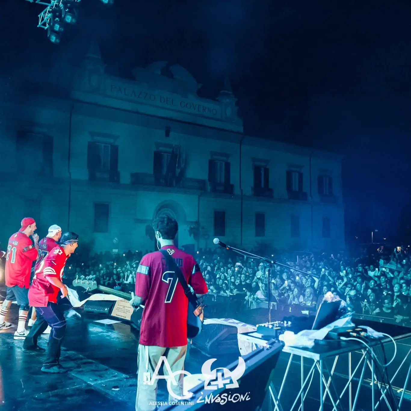 Cosenza, il concerto del rapper napoletano Clementino ha chiuso Invasioni 2025