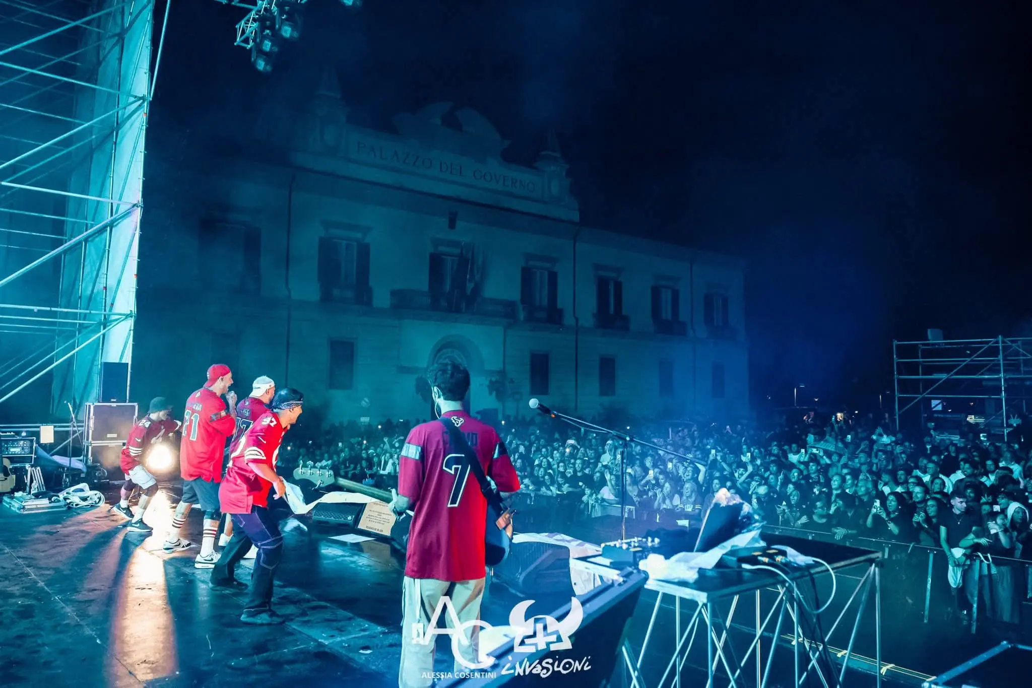 Cosenza, il concerto del rapper napoletano Clementino ha chiuso Invasioni 2025