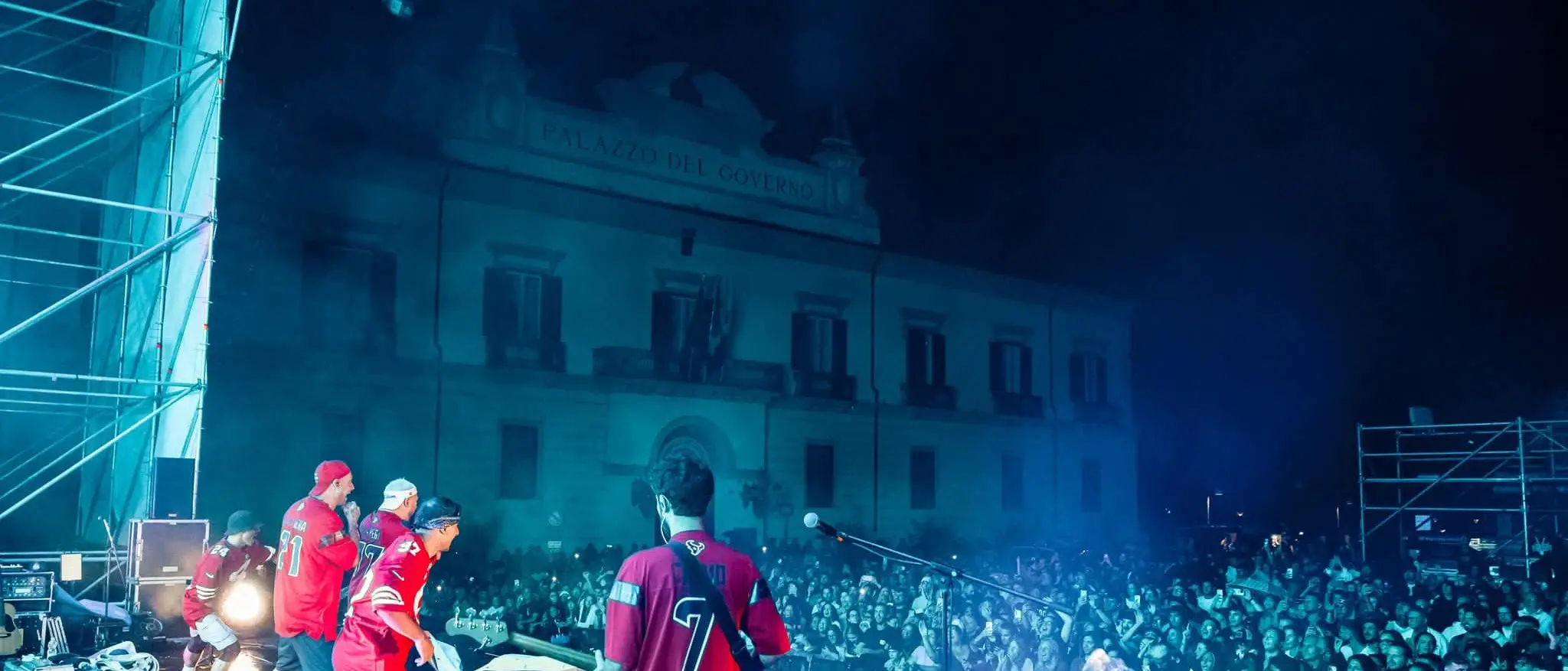 Cosenza, il concerto del rapper napoletano Clementino ha chiuso Invasioni 2025