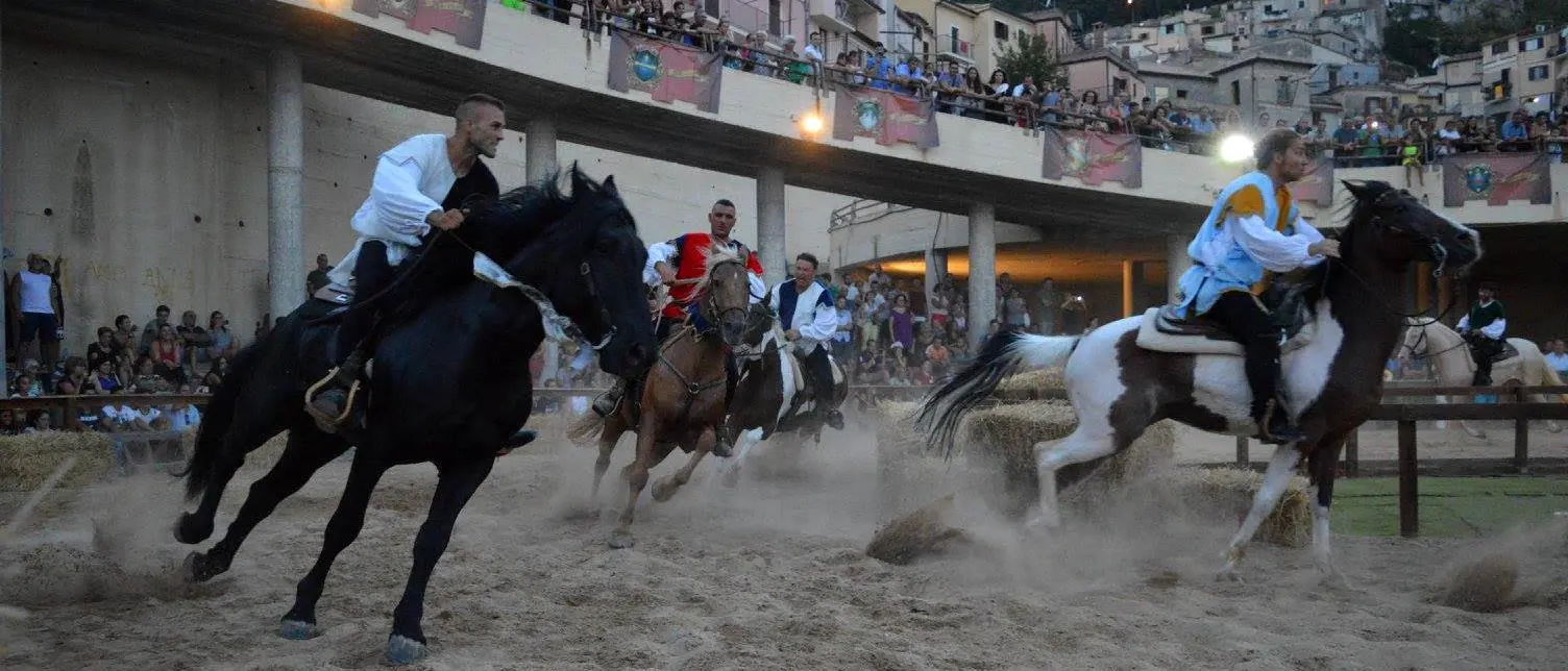 Torna a Stilo il Palio di Ribusa, un viaggio nel Seicento calabrese sulle orme di Tommaso Campanella\n