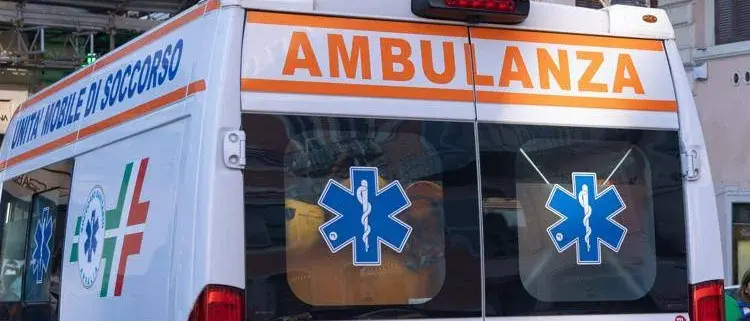 Incidente stradale nella notte a Praia a Mare: cameriere investito sulle strisce in pieno centro abitato\n