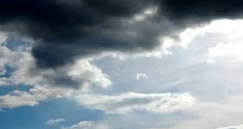 Calabria, l’estate rallenta: temperature sotto i 30 gradi, meteo variabile e piovaschi sparsi. Le previsioni\n