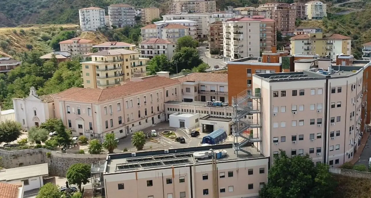 Tac fuori uso all’ospedale di Corigliano: ambulanze come navette verso Rossano
