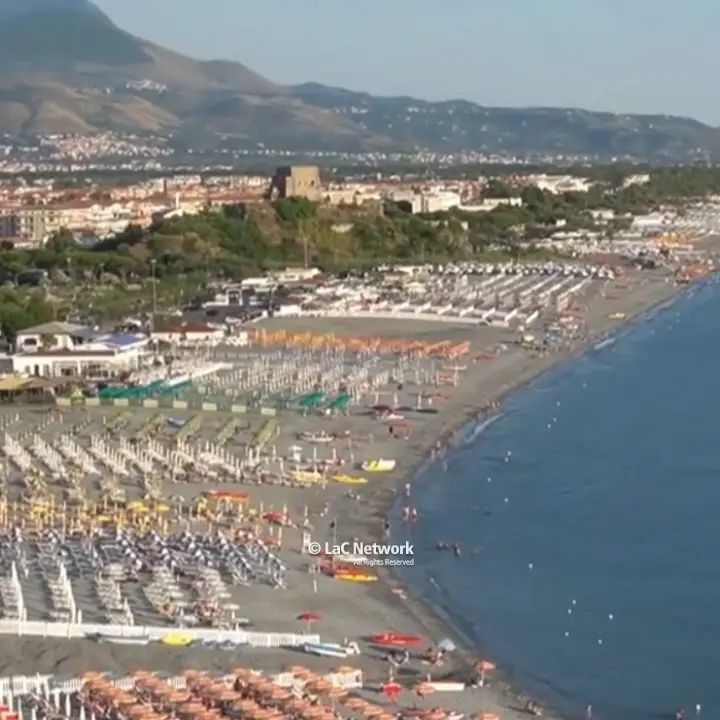 Turismo, sicurezza e l’ordinanza della discordia: il caso del coprifuoco per gli under 14 a Praia a Mare\n