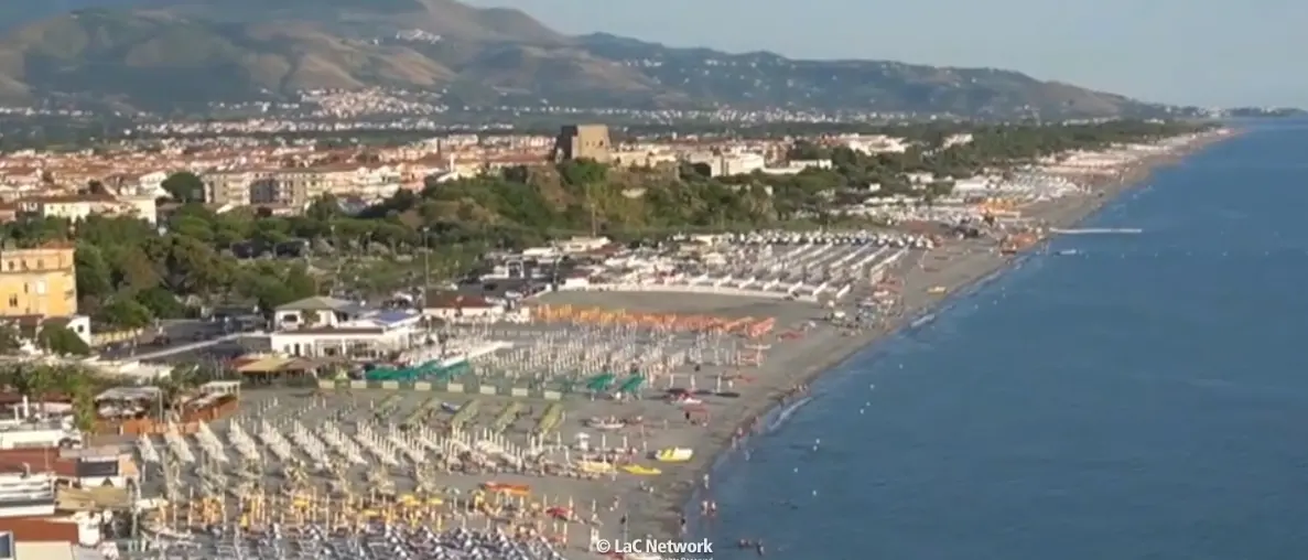 Turismo, sicurezza e l’ordinanza della discordia: il caso del coprifuoco per gli under 14 a Praia a Mare\n