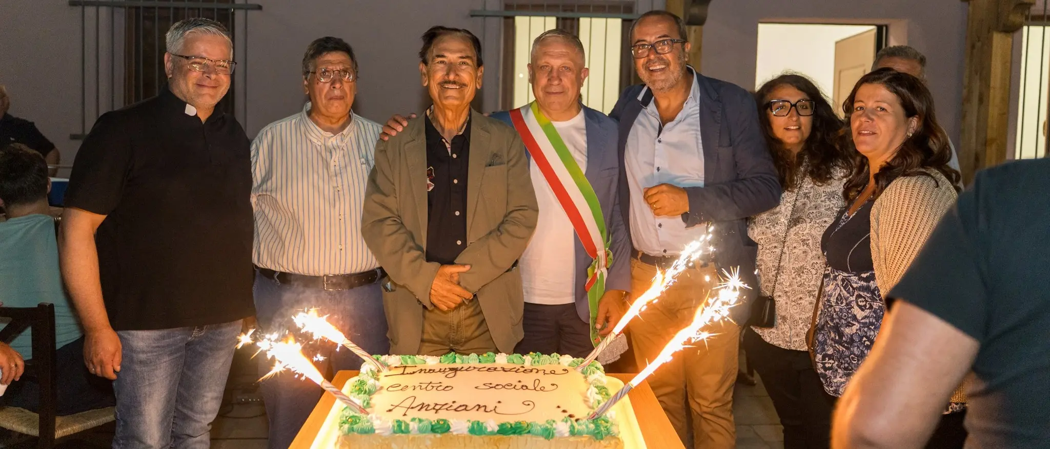 Il Moto Club di San Lorenzo del Vallo rende onore al Centro Anziani