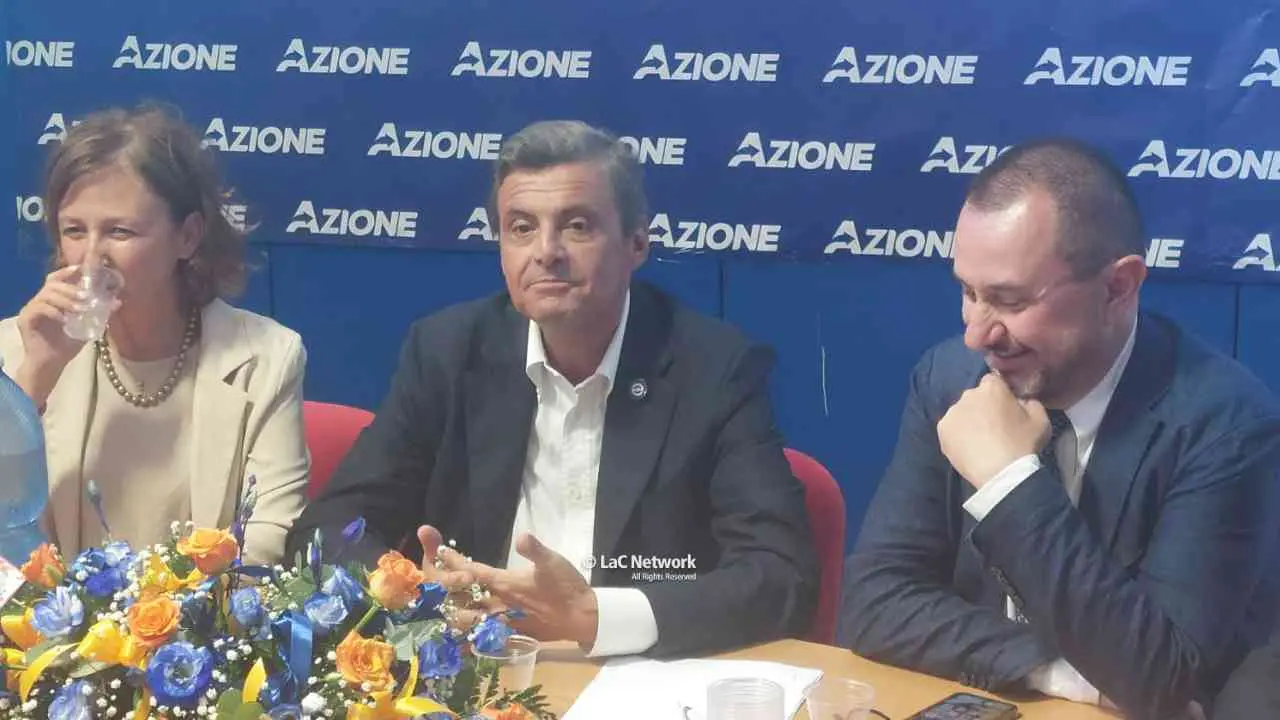 Calenda accusa Occhiuto: «La Calabria è ferma su tutto e lui fa il bullo: così rischia di farsi male»\n