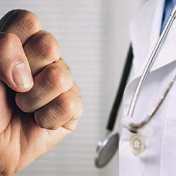 Corigliano Rossano, pretende visite non urgenti in pronto soccorso e\u00A0tenta di aggredire i medici\n