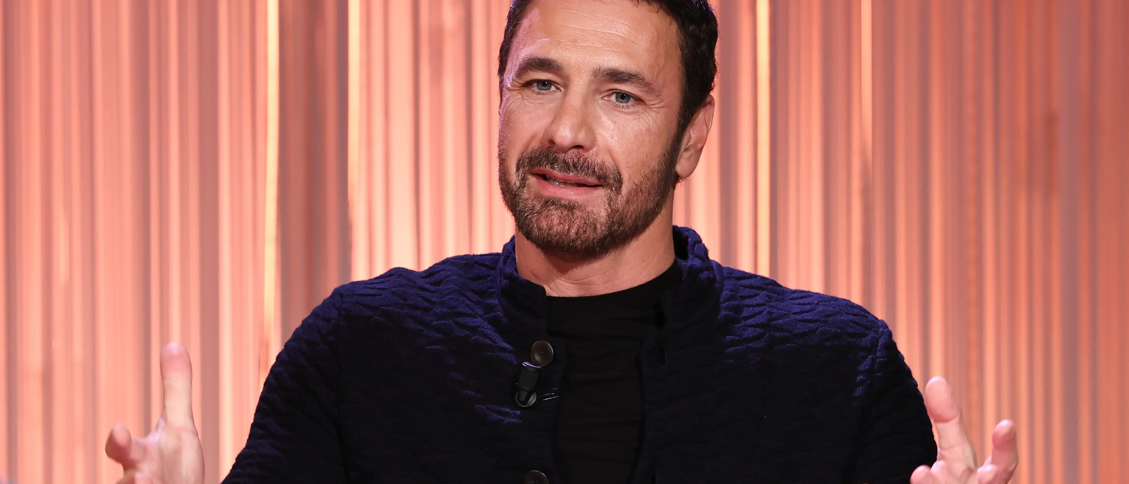 Dal “genero degenerato” al figlio protetto: l’ex suocera scende in campo per salvare Raoul Bova dal tritacarne social\n