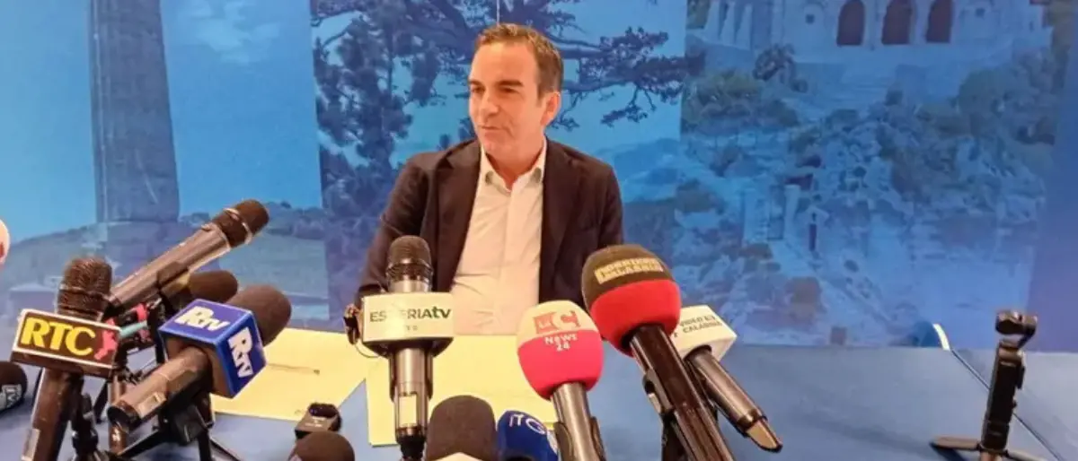 Dimissioni di Occhiuto, il retroscena: gli incontri con Meloni e Tajani, poi la strategia per il contropiede al centrosinistra\n