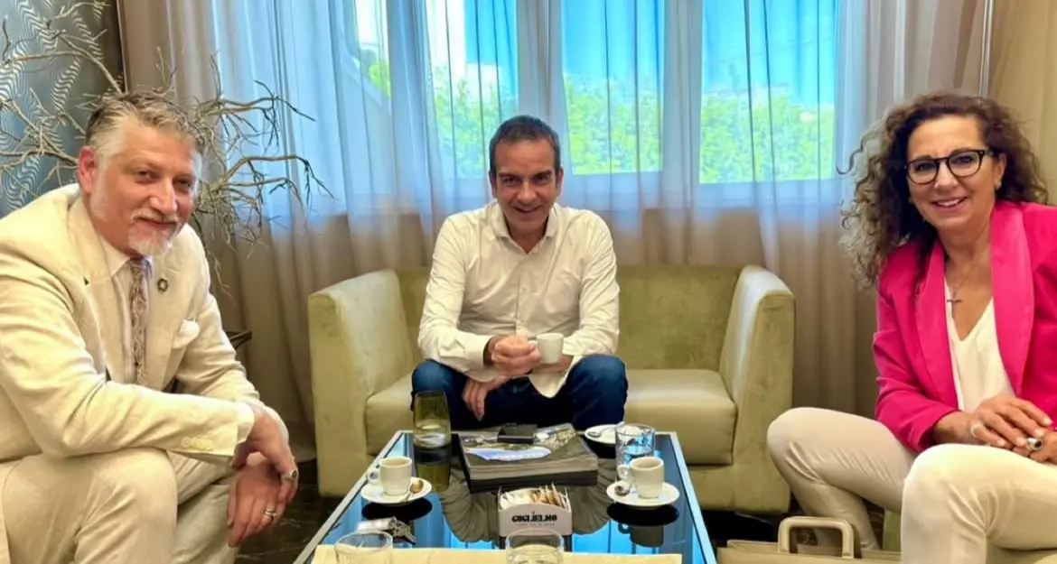 Occhiuto, prima foto pubblica dopo l’annuncio delle dimissioni: ecco il governatore con Giuli e Ferro\n