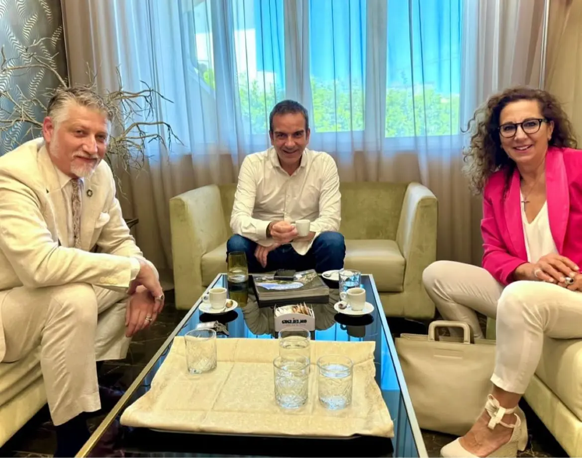 Occhiuto, prima foto pubblica dopo l’annuncio delle dimissioni: ecco il governatore con Giuli e Ferro\n