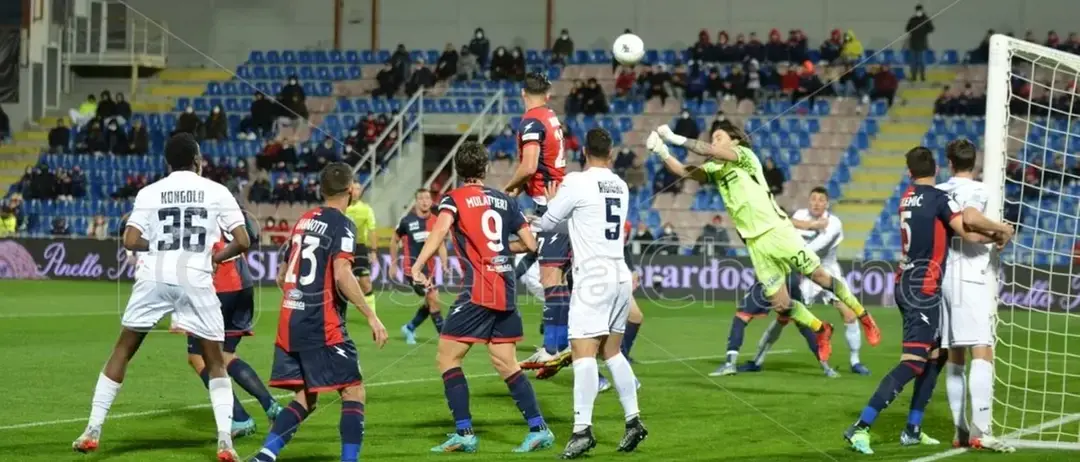 Crotone-Cosenza, il derby\u00A0in diretta su Rai Sport il 7 settembre\n