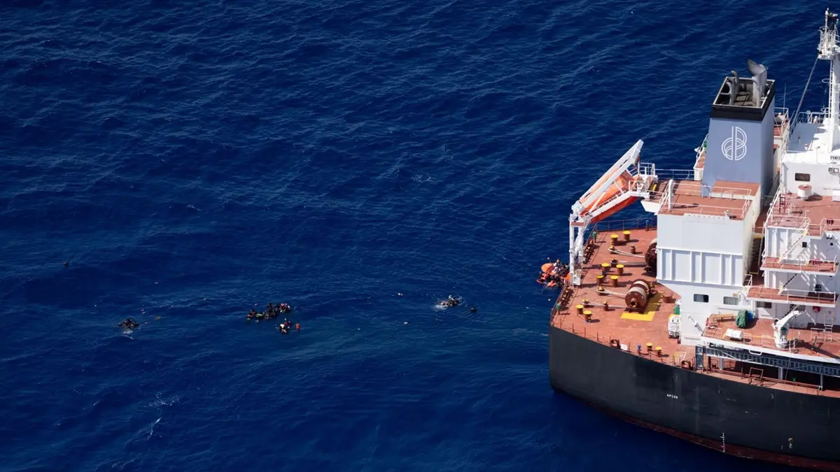 <p>Il mercantile Port Fukuoka (foto scattata dall&#39;aereo da ricognizione Seabird di Sea-Watch)</p>\\n