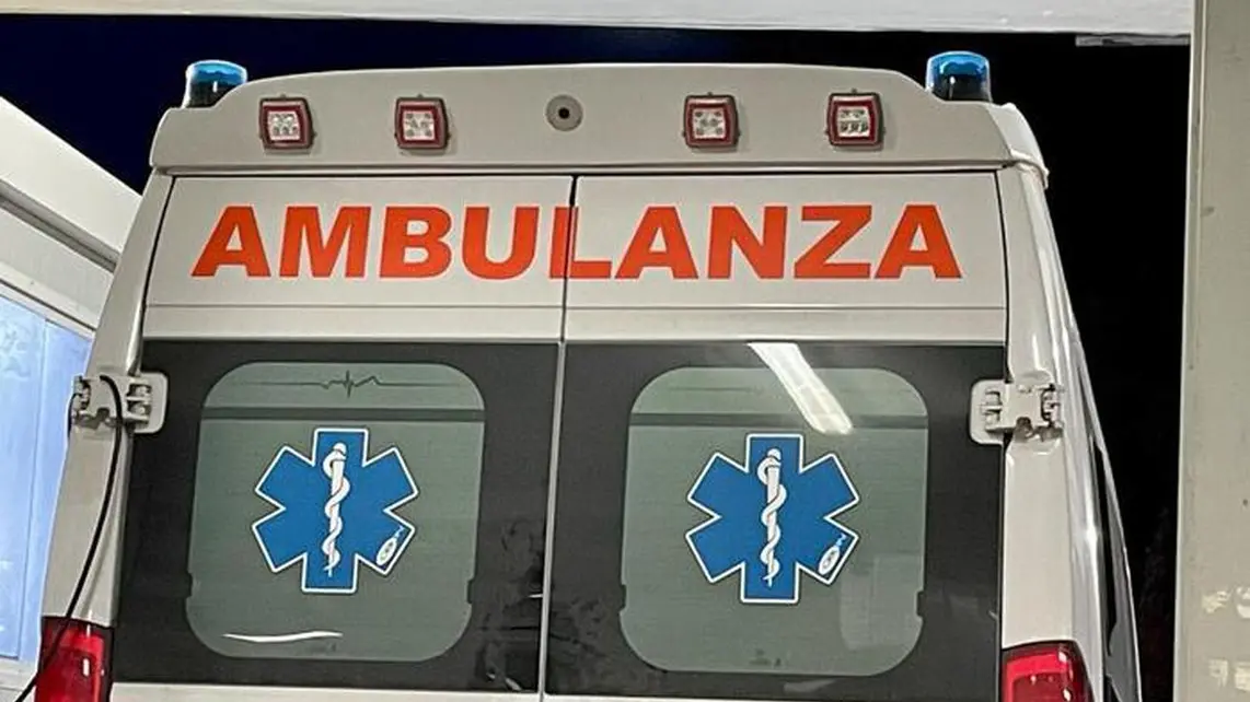 Incidente sulla SS 106: tre persone ferite e strada chiusa in entrambe le direzioni