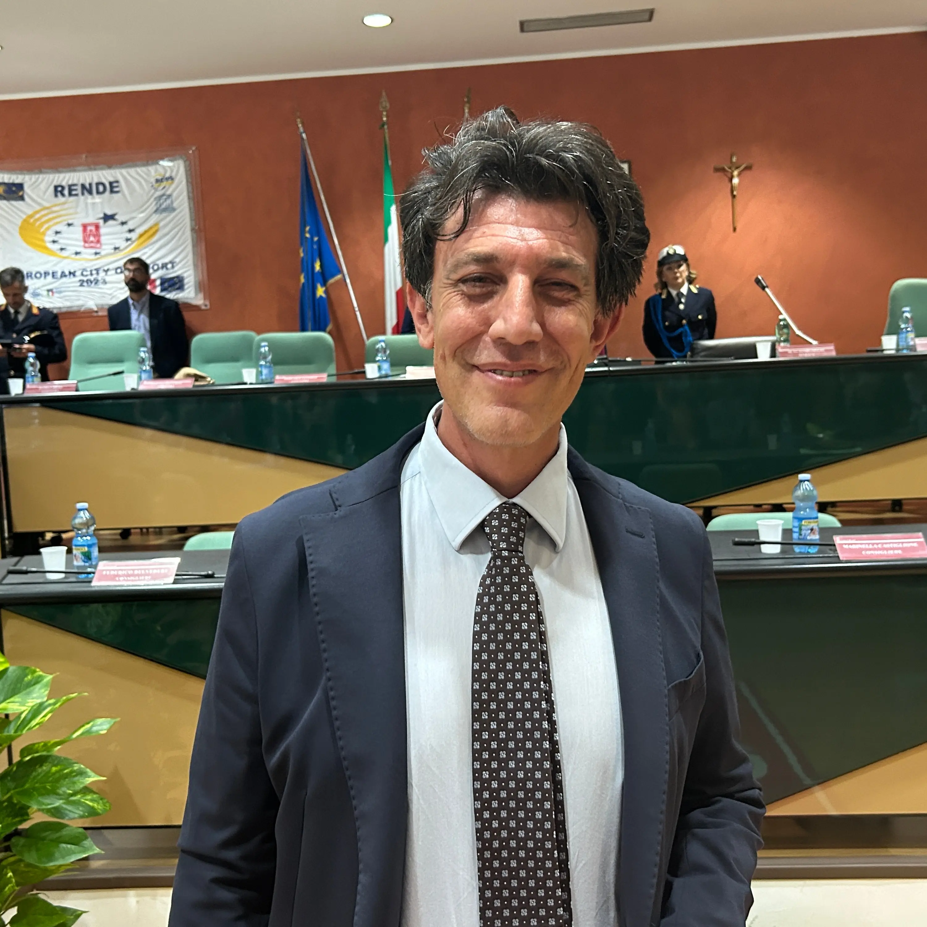Fdi\u00A0e Ghionna all’attacco del M5S: «A Rende, sulla Palestina, folklore tipico delle ragazze di Conte»