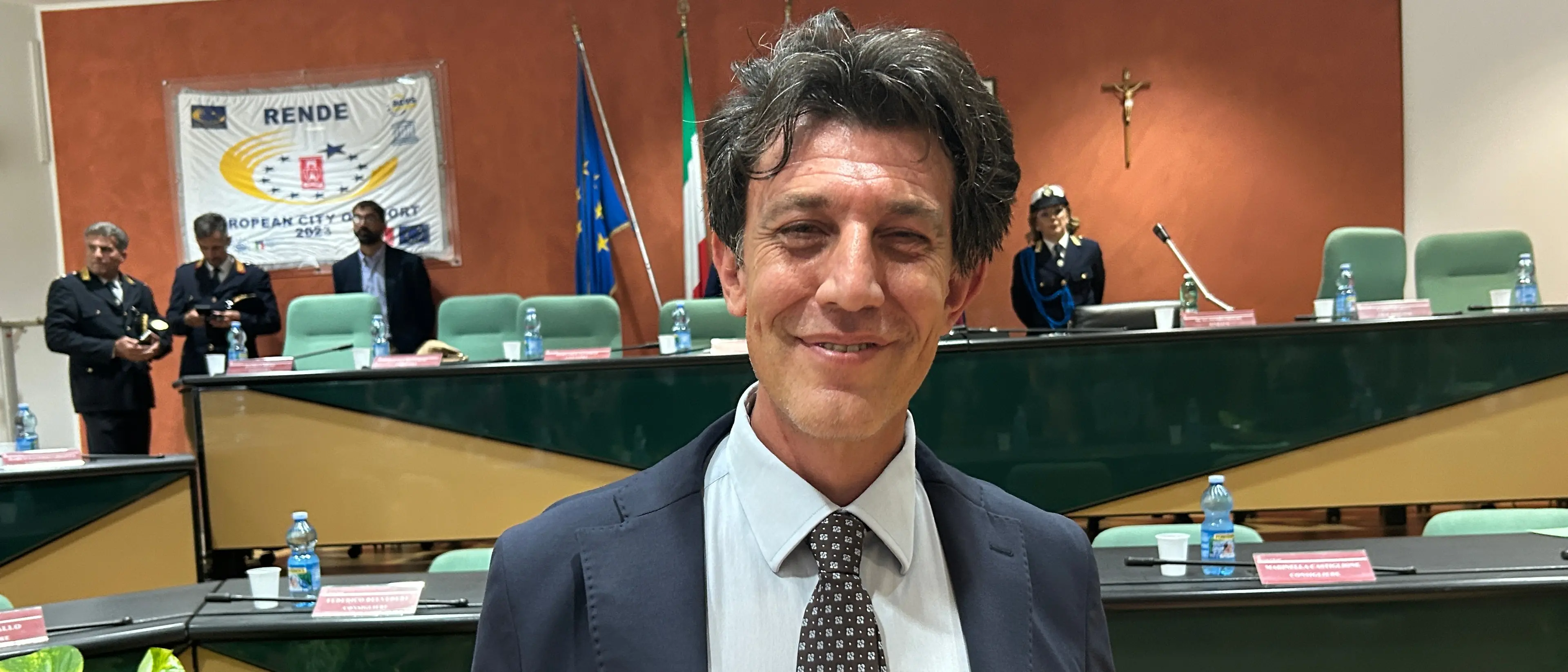 Fdi\u00A0e Ghionna all’attacco del M5S: «A Rende, sulla Palestina, folklore tipico delle ragazze di Conte»