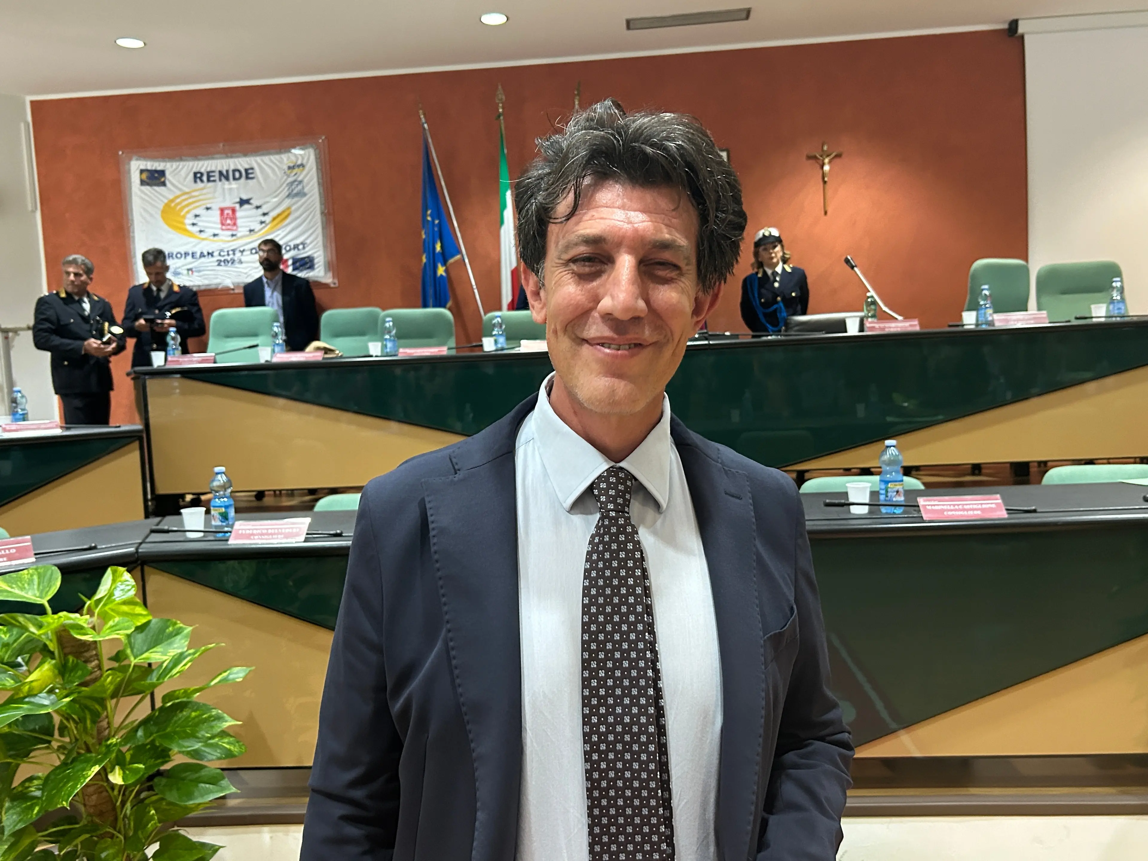 Fdi e Ghionna all’attacco del M5S: «A Rende, sulla Palestina, folklore tipico delle ragazze di Conte»