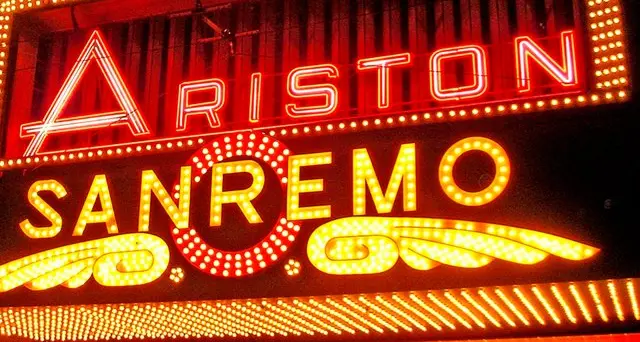Sanremo appeso a un filo: Rai pronta a traslocare il Festival a Torino tra veleni, soldi e paura di flop\n