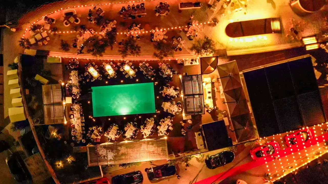 Un agosto straordinario al Riva Restaurant: eleganza, musica e gusto a Falerna Marina\n