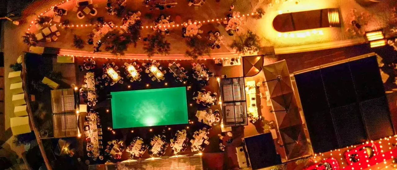 Un agosto straordinario al Riva Restaurant: eleganza, musica e gusto a Falerna Marina\n