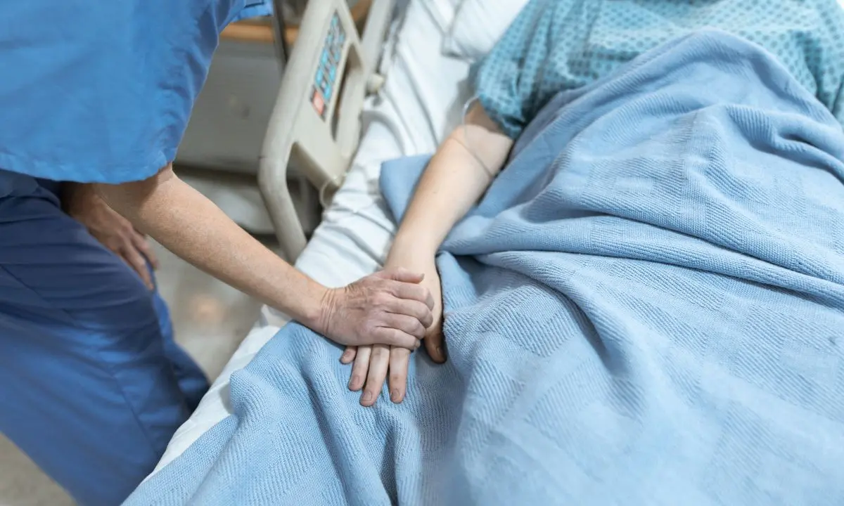 Il grido di aiuto dei familiari di una donna con sla: «Per lei nessun posto disponibile, merita di vivere dignitosamente»\n