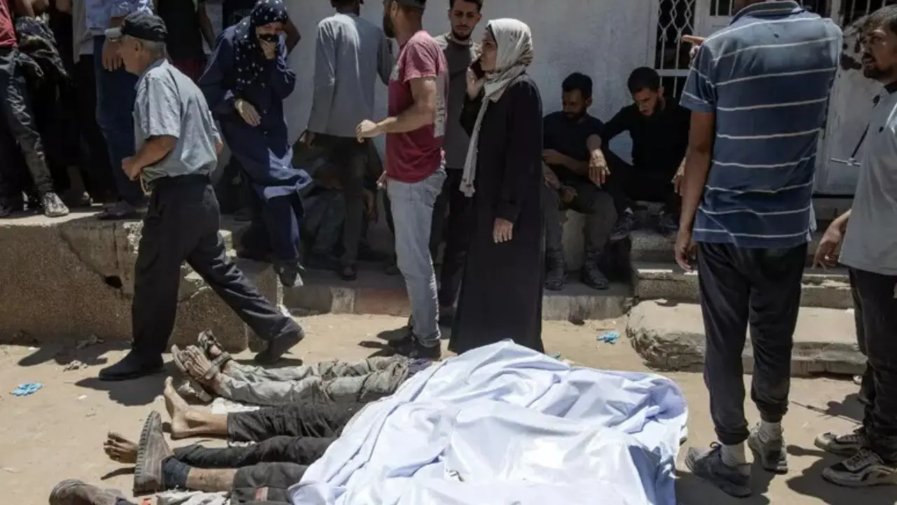 Guerra in Medio Oriente, continua la strage di civili a Gaza: 21 i morti, 12 cercavano cibo