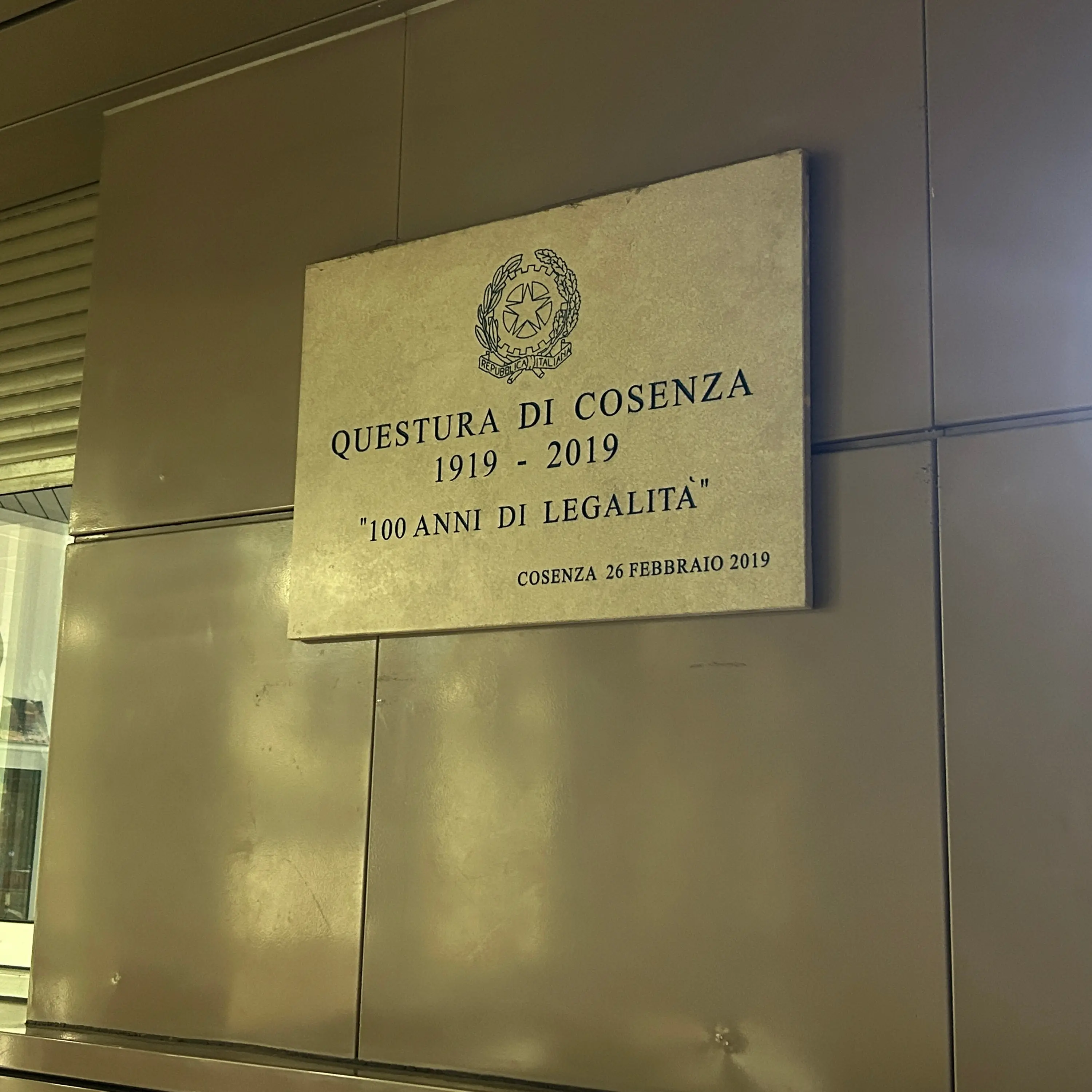 Controlli straordinari della Questura di Cosenza: 3 arresti e oltre 2.700 persone identificate