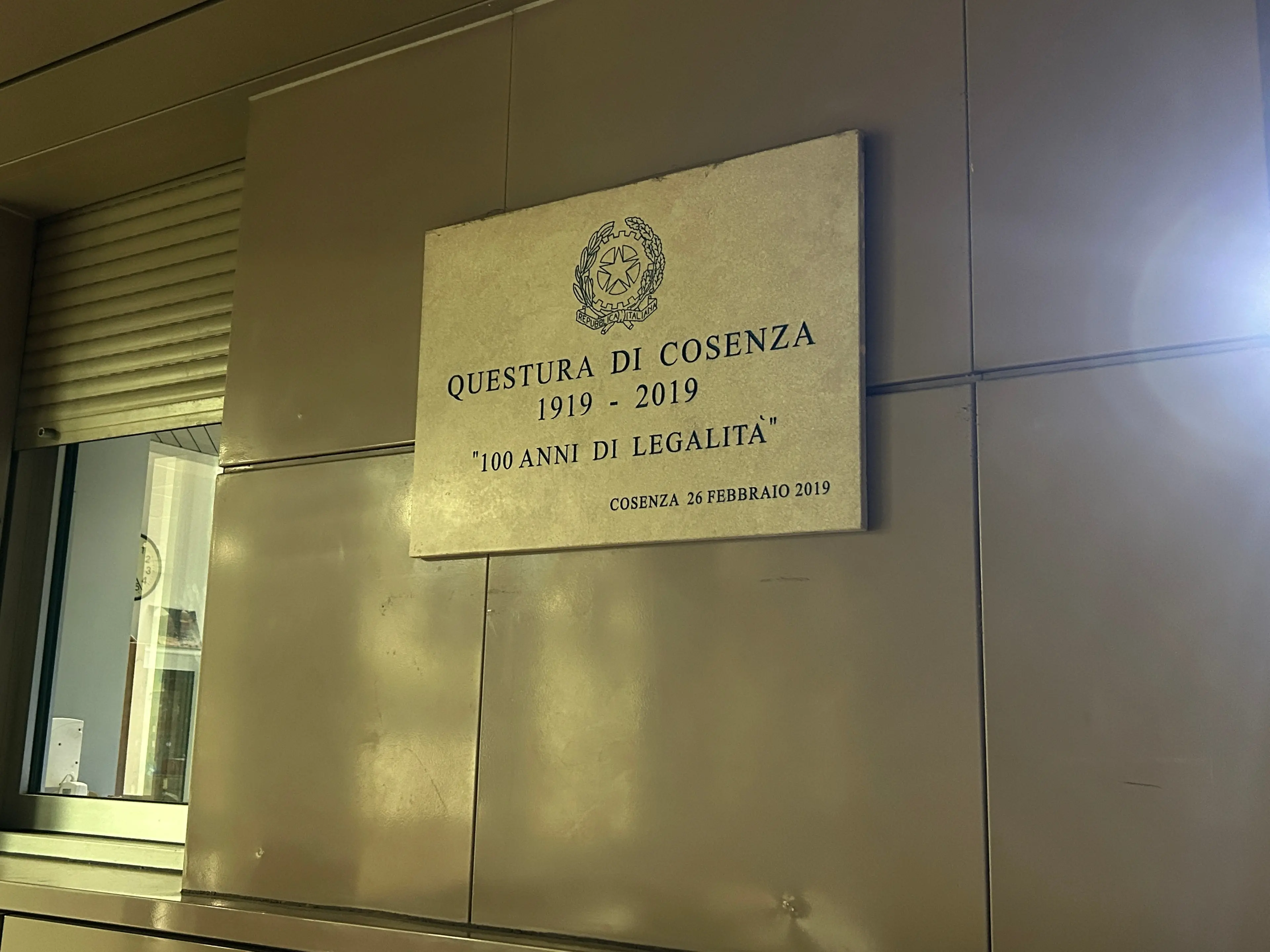 Controlli straordinari della Questura di Cosenza: 3 arresti e oltre 2.700 persone identificate