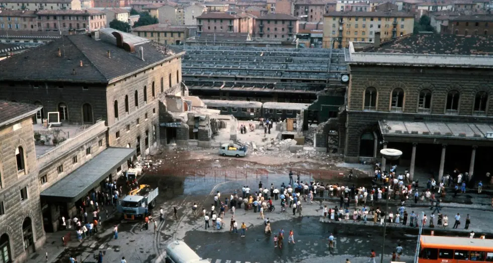 Strage di Bologna, la memoria negata torna a urlare: «Non si può estirpare un veleno ignorandone le radici»\n
