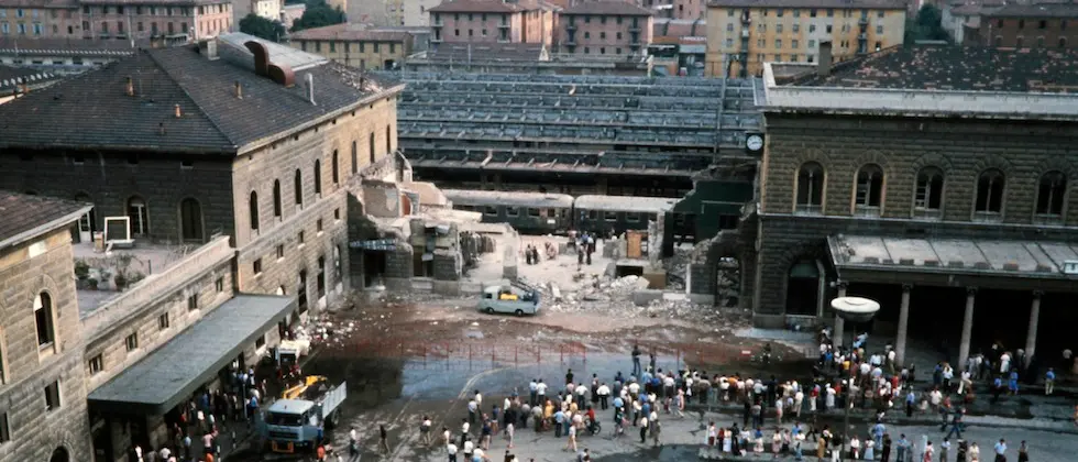 Strage di Bologna, la memoria negata torna a urlare: «Non si può estirpare un veleno ignorandone le radici»\n