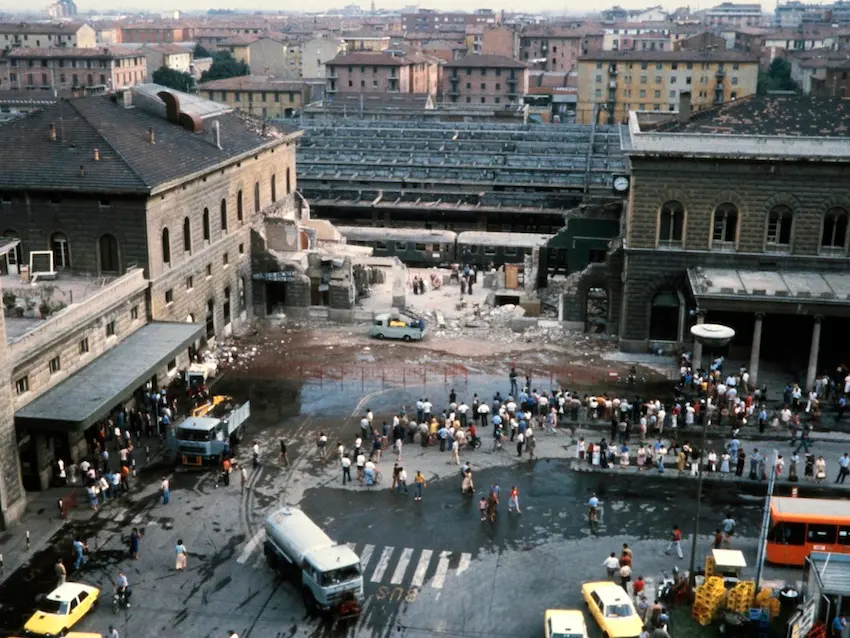 Strage di Bologna, la memoria negata torna a urlare: «Non si può estirpare un veleno ignorandone le radici»