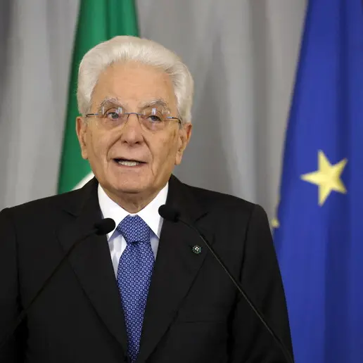Strage di Bologna, Mattarella condanna i neofascisti. La premier Meloni evita la parola proibita, la città fischia\n