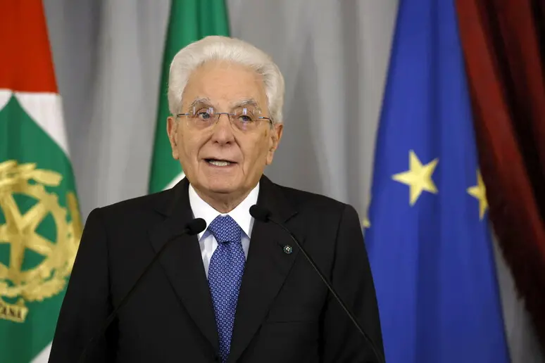 Strage di Bologna, Mattarella condanna i neofascisti. La premier Meloni evita la parola proibita, la città fischia\n
