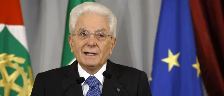 Strage di Bologna, Mattarella condanna i neofascisti. La premier Meloni evita la parola proibita, la città fischia\n