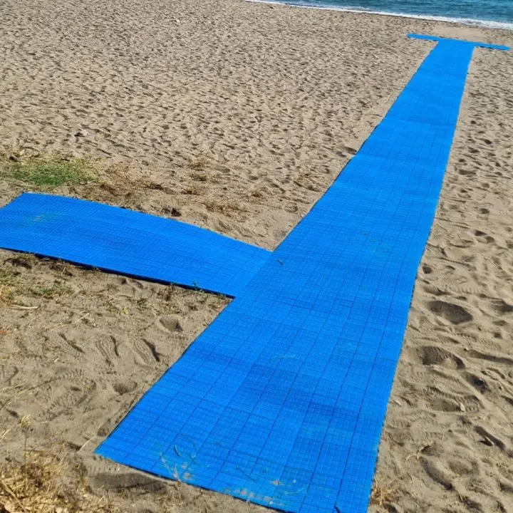 Crosia abbatte gli ostacoli: quattro nuove passerelle per l’accessibilità al mare\n
