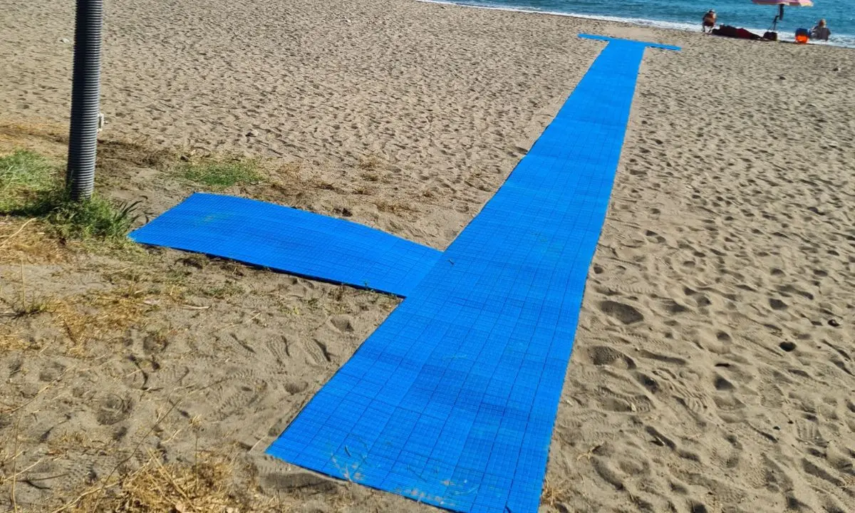 Crosia abbatte gli ostacoli: quattro nuove passerelle per l’accessibilità al mare\n