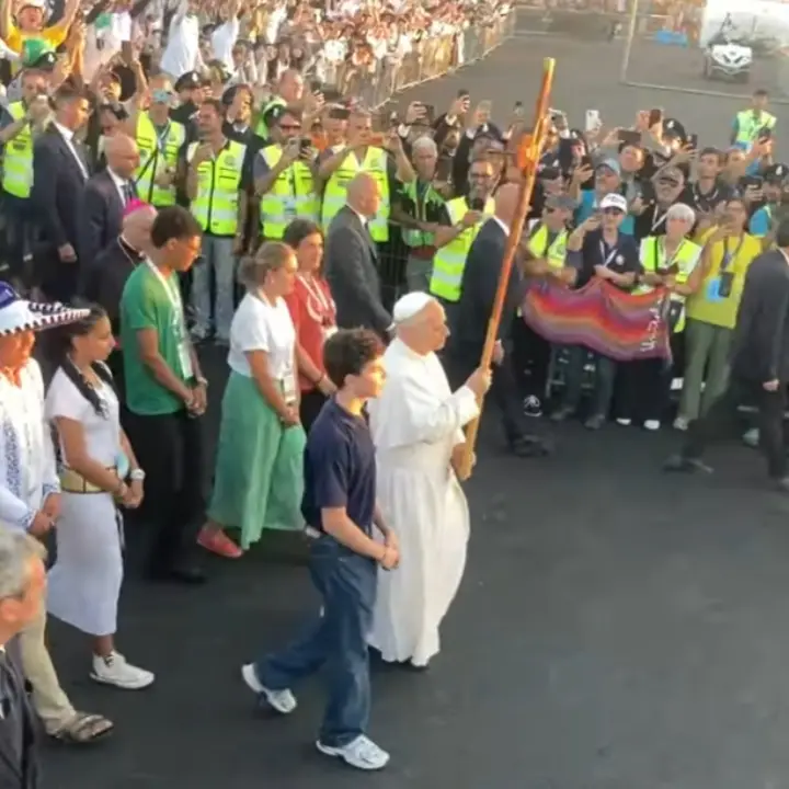 Giubileo dei giovani a Tor Vergata: il Papa tra un milione di ragazzi e un mare di emozioni\n