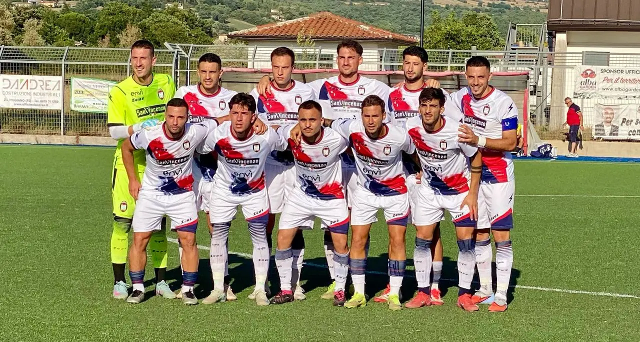 Crotone, poker al Paternicum nel Memorial “Donato Russo”. Longo traccia la strada per la stagione: «Chi non ha fame, non avrà spazio»\n