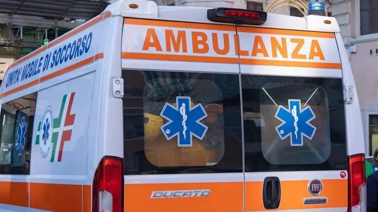 Scontro frontale tra due auto lungo la Rosarno-San Ferdinando: morti marito e moglie\n