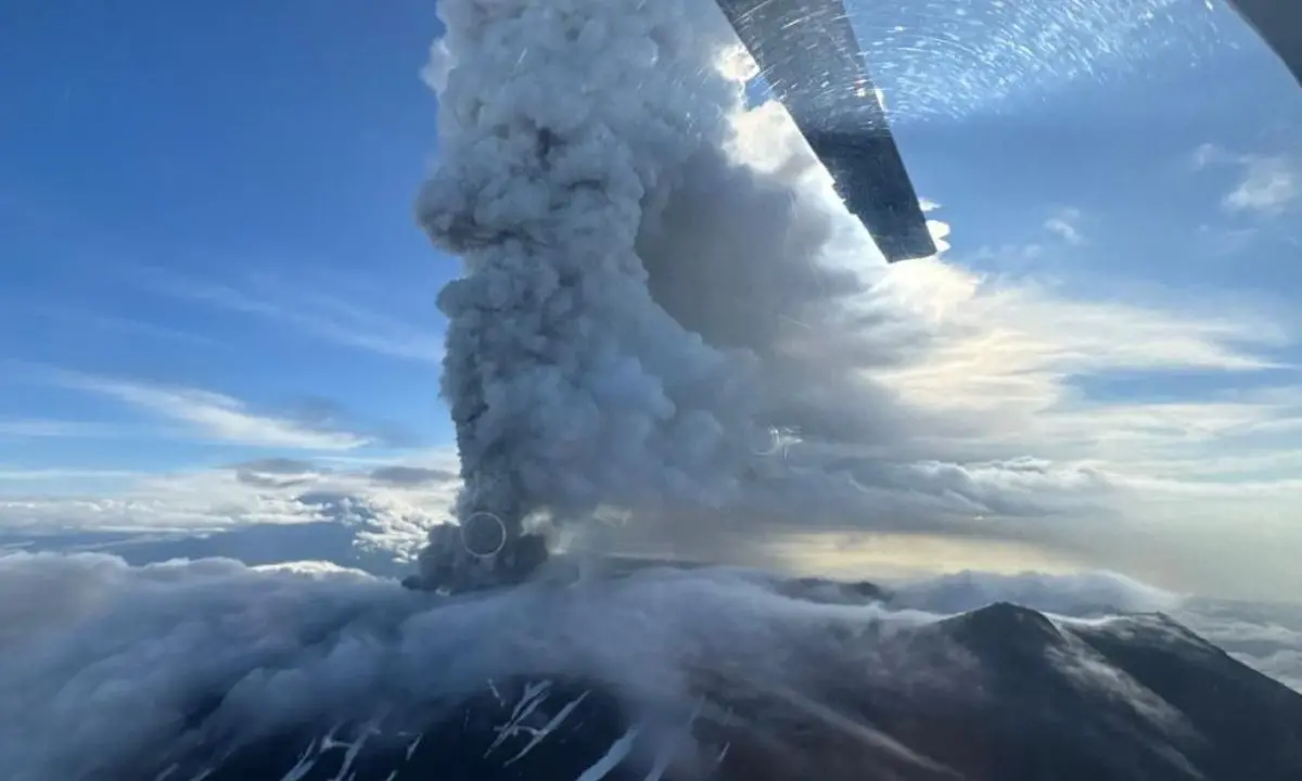 Erutta il vulcano Krasheninnikov,\u00A0\u00A0codice di pericolo “arancione” per la navigazione aerea\n