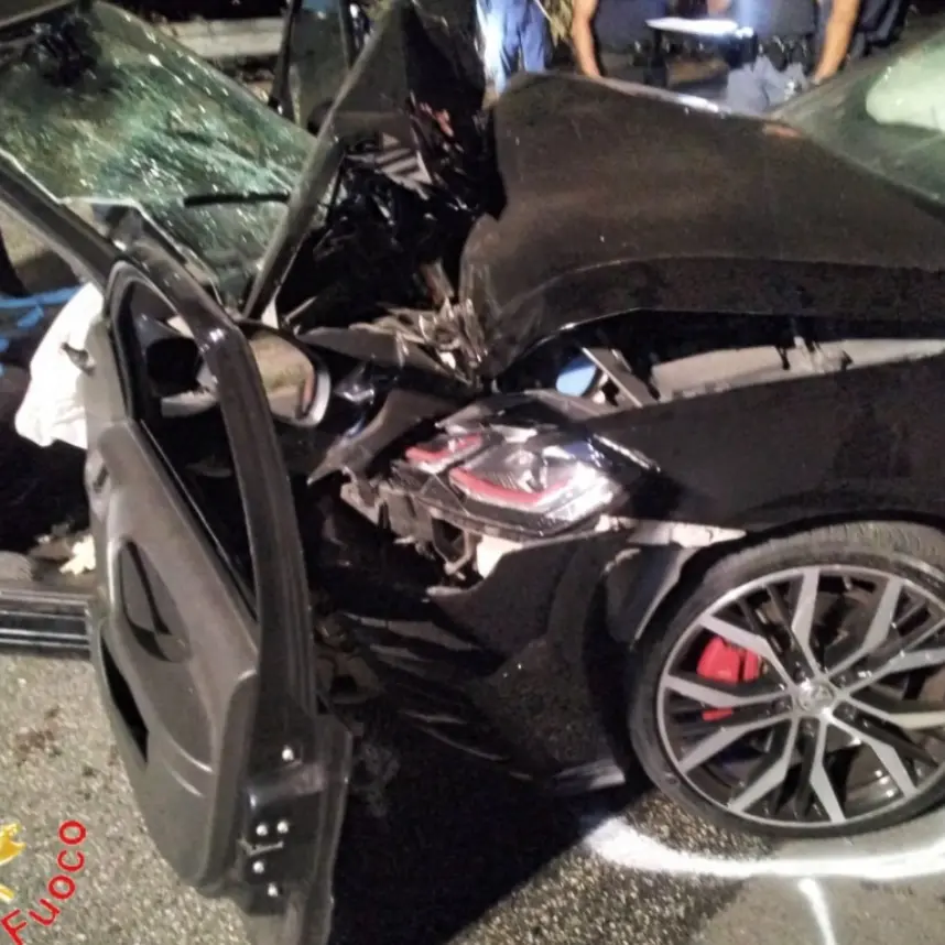 Scontro frontale tra due auto lungo la Rosarno-San Ferdinando: morti marito e moglie\n