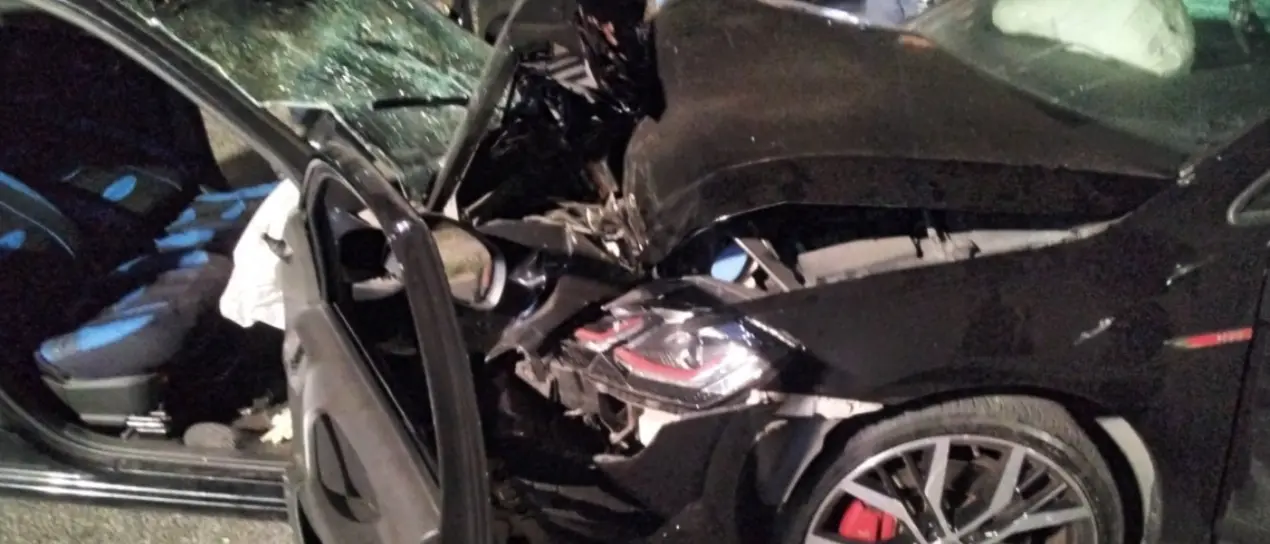 Scontro frontale tra due auto lungo la Rosarno-San Ferdinando: morti marito e moglie\n