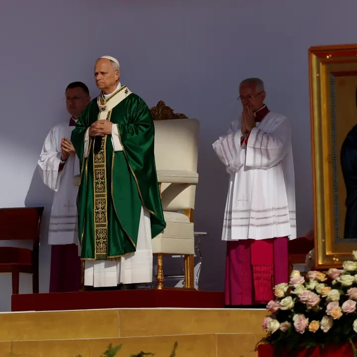 Papa Leone XIV chiude il Giubileo dei giovani: «Aspirate a cose grandi, siamo con Gaza e Ucraina»\n