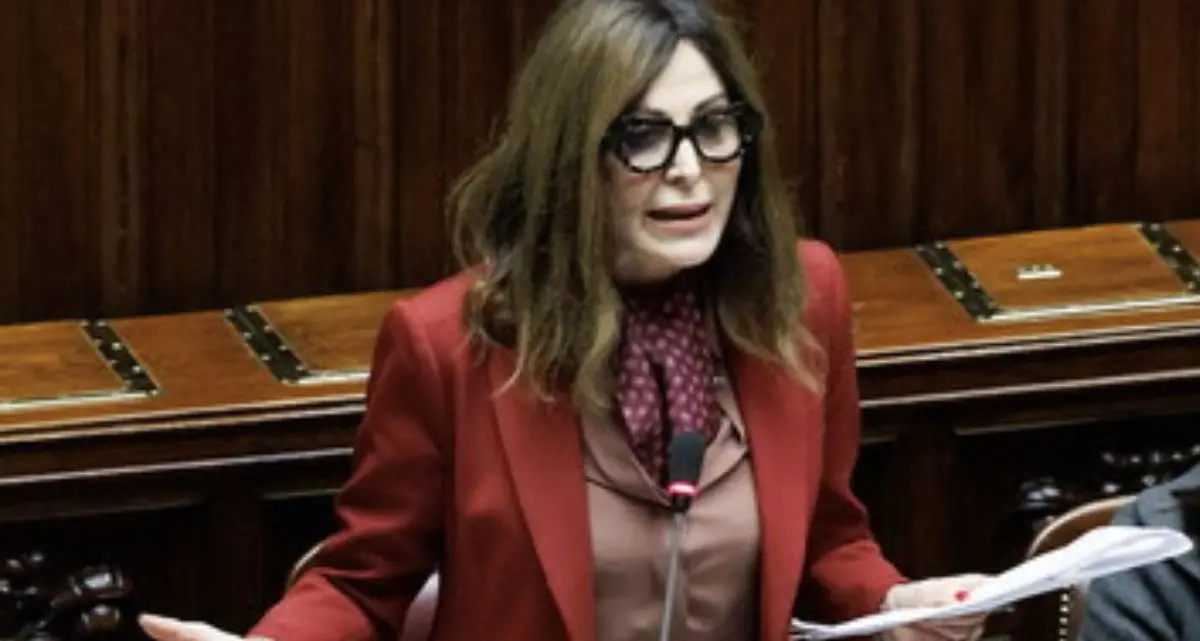 Daniela Santanchè, le chat la inchiodano ma il ministro\u00A0si appella alla Giunta per le immunità per bloccare le prove dei pm\n