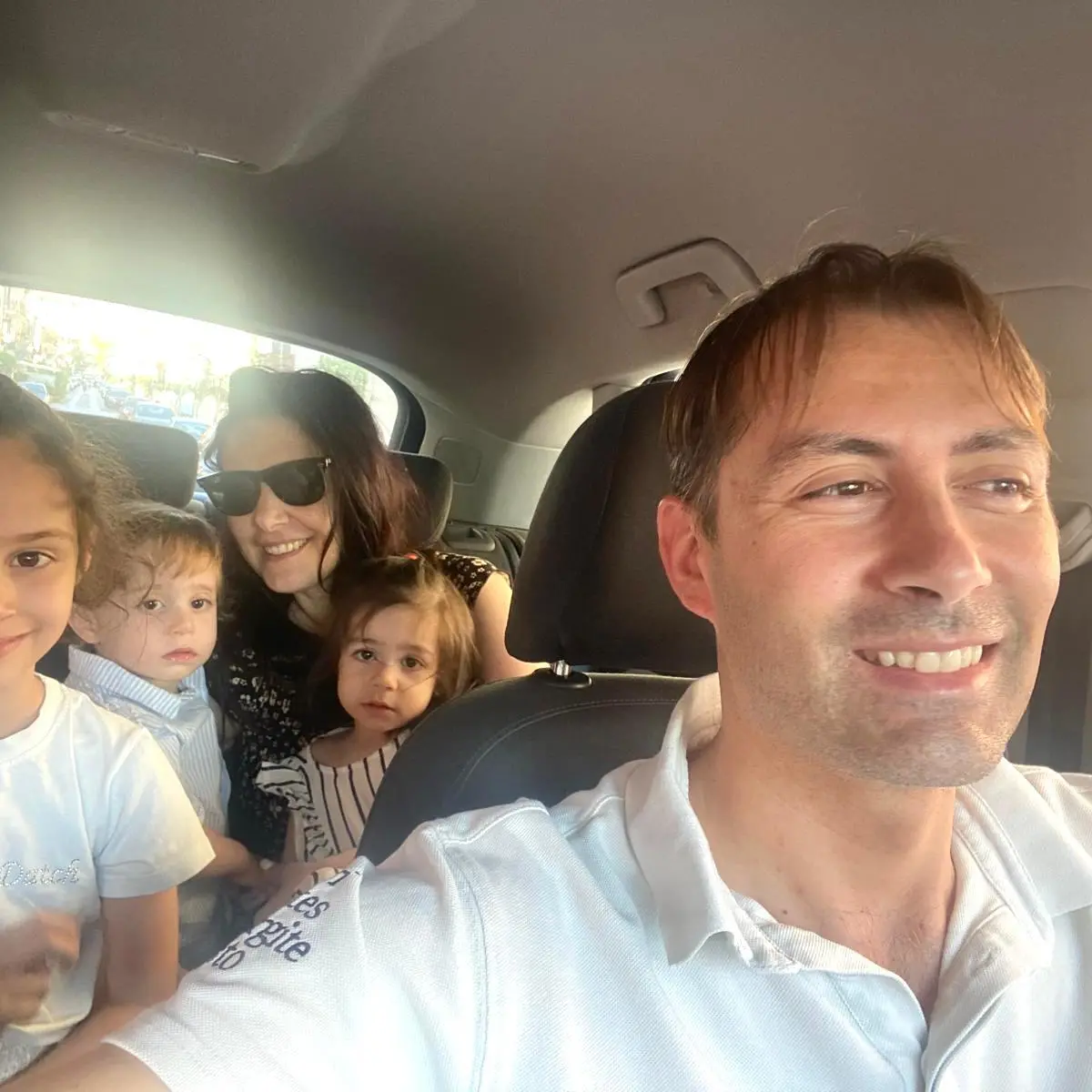 Tre figli e tanta felicità: la sfida di essere genitori in Calabria\u00A0tra sacrifici, sogni e aiuti che mancano\n