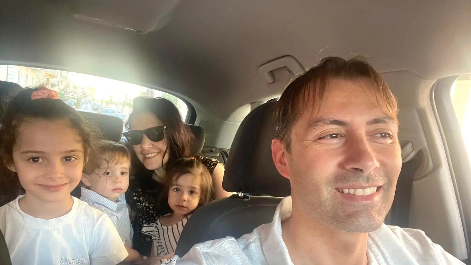 Tre figli e tanta felicità: la sfida di essere genitori in Calabria\u00A0tra sacrifici, sogni e aiuti che mancano\n