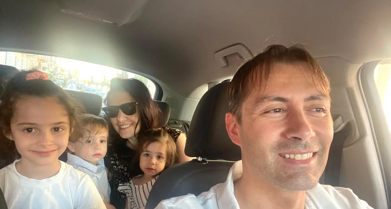Tre figli e tanta felicità: la sfida di essere genitori in Calabria\u00A0tra sacrifici, sogni e aiuti che mancano\n
