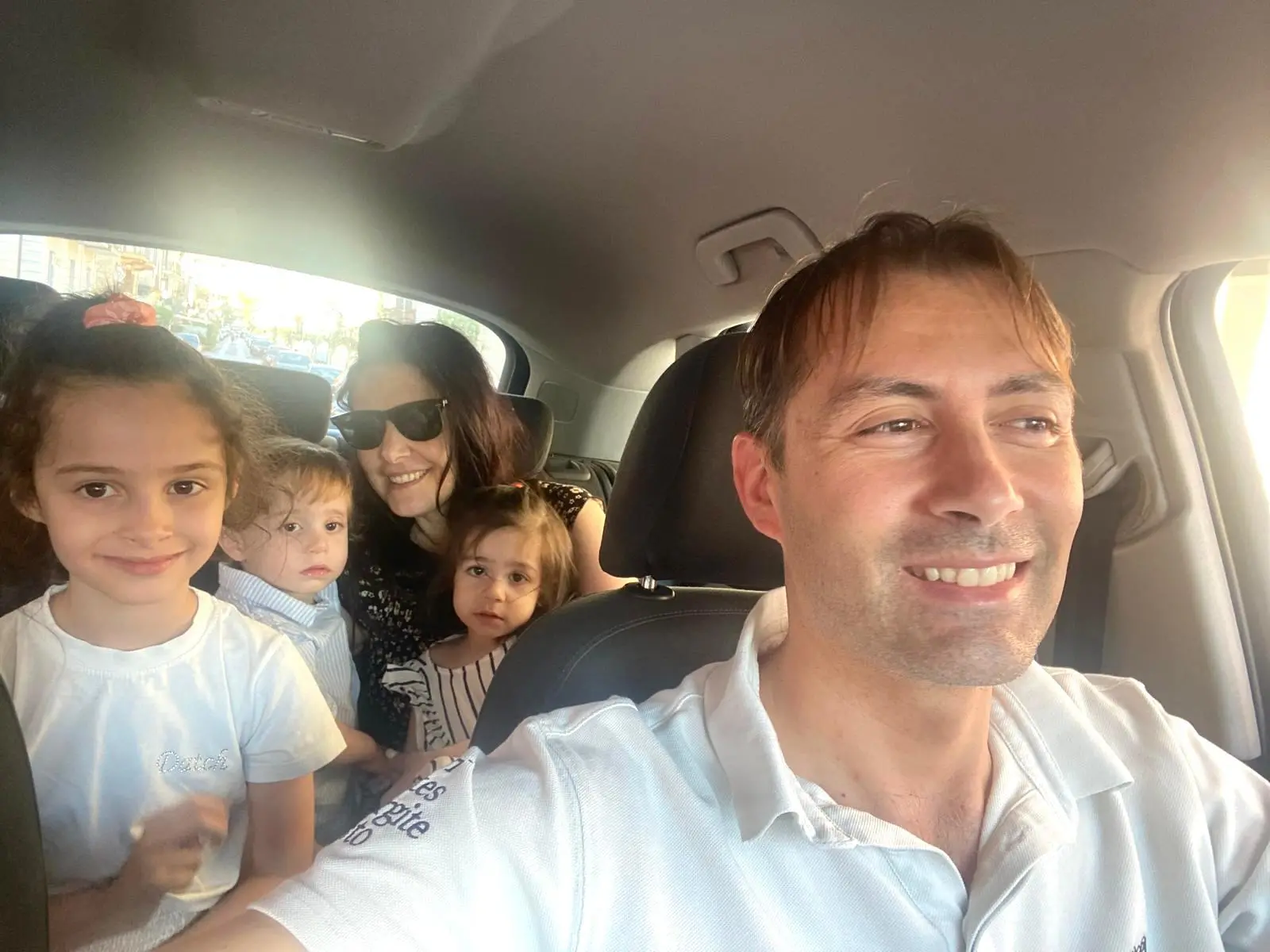 Tre figli e tanta felicità: la sfida di essere genitori in Calabria\u00A0tra sacrifici, sogni e aiuti che mancano\n
